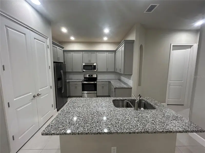 138 Longridge Ln, FL