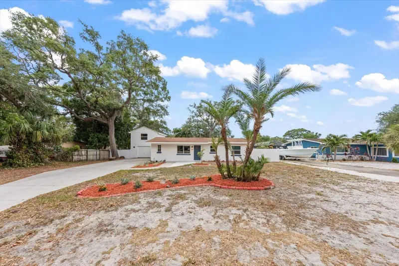 11012 52nd Ave N, FL