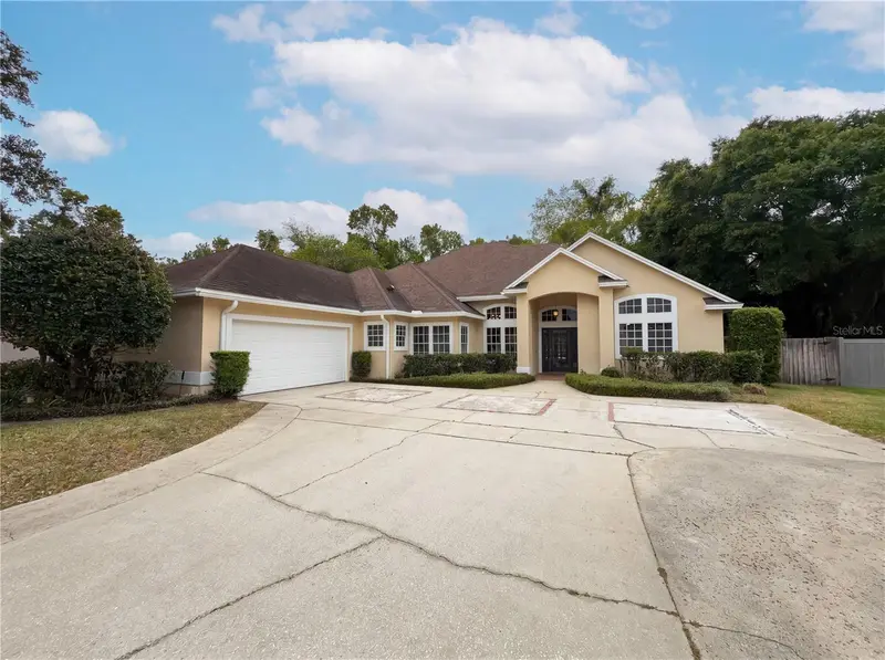 680 Macglenross Dr, FL