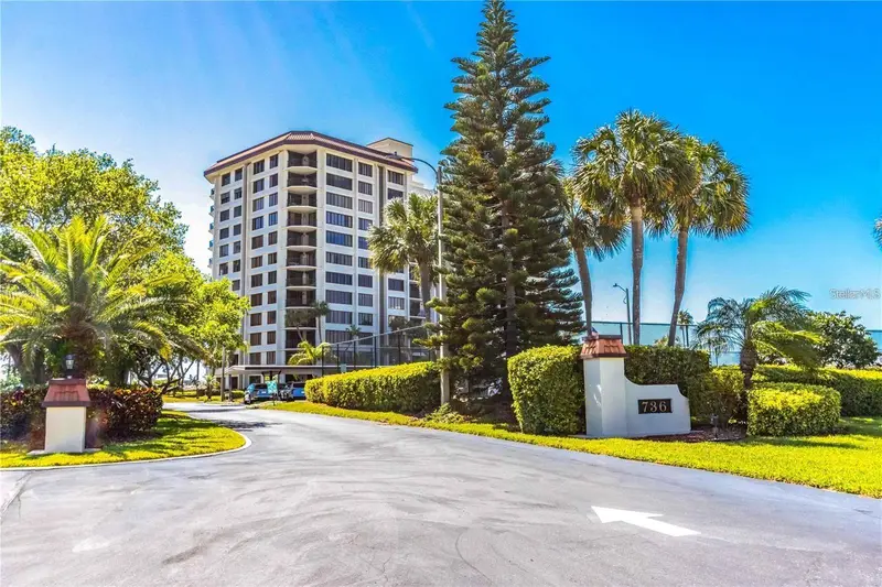 736 Island Way #804, FL