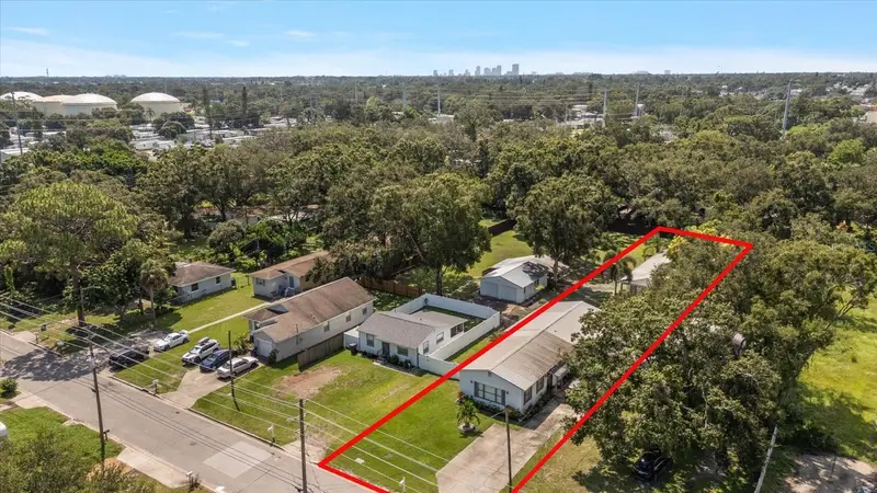 3290 70th Ave N, FL