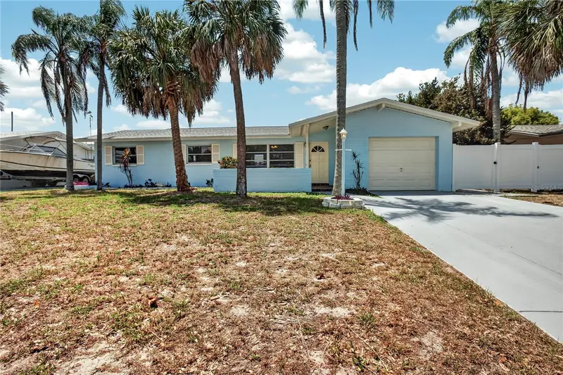 13746 Martinique Dr, FL