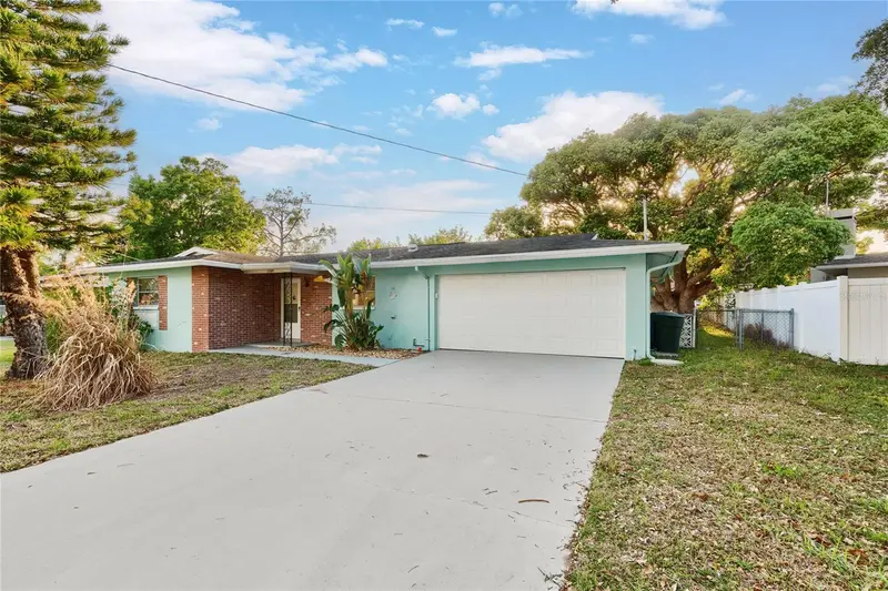 1248 Lazy Lake Rd W, FL