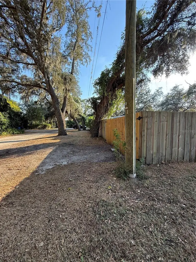 Lakeside Dr, FL