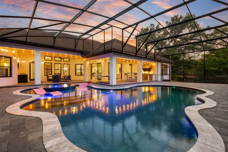 1 Stone Gate S, FL