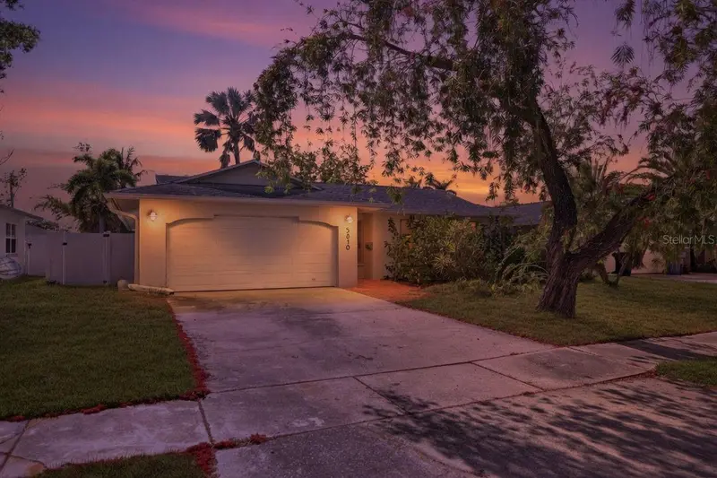 5810 Venetian Blvd Ne, FL