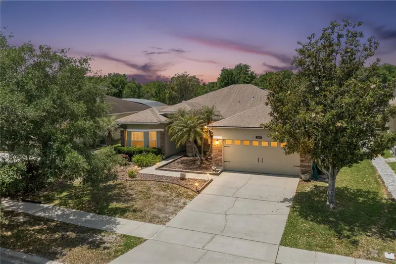 237 Strathmore Cir, FL