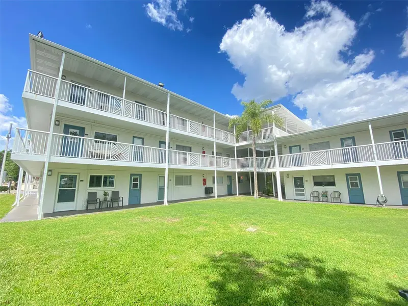 320 Lakeview St #207, FL