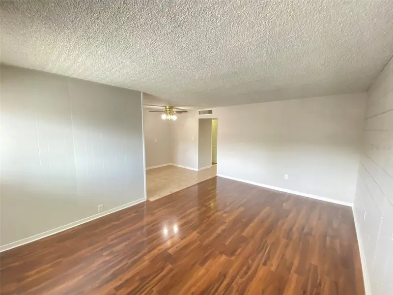 320 Lakeview St #207, FL
