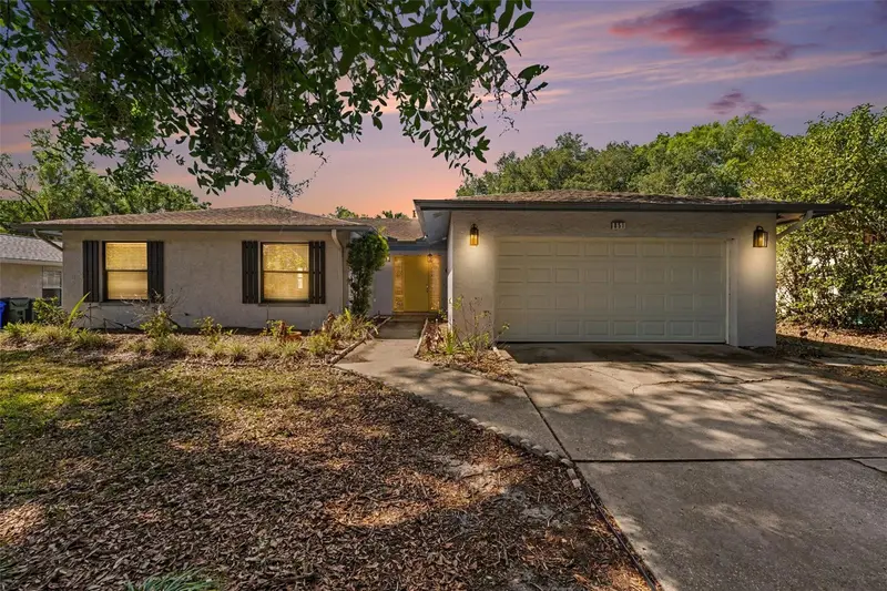 851 Rolling Woods Ln, FL