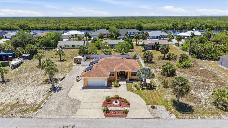 18319 Arapahoe Cir, FL