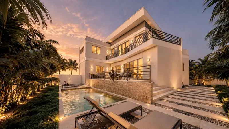 610 Hibiscus Way, FL