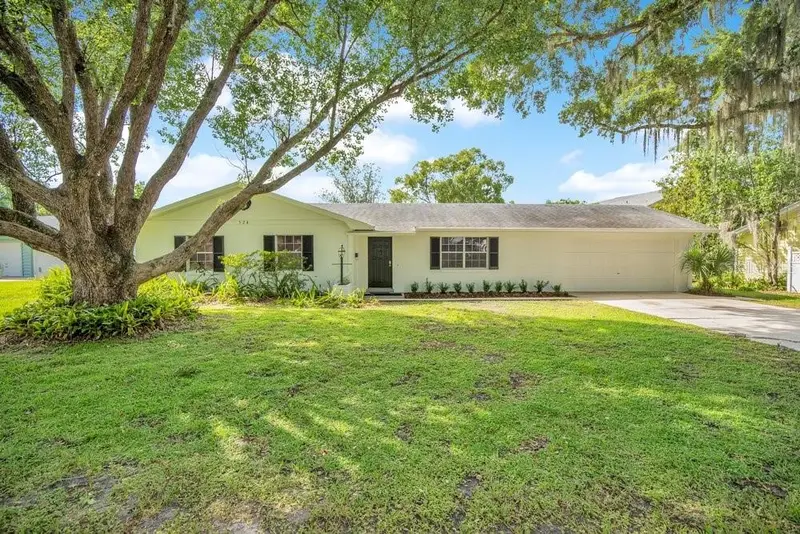 524 Queens Mirror Cir, FL