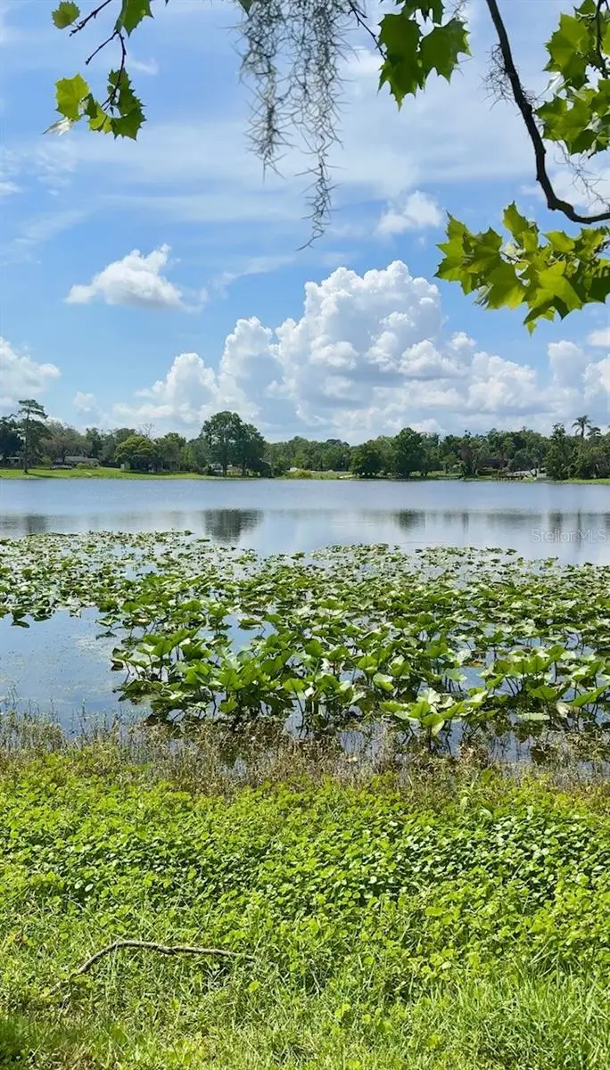 524 Queens Mirror Cir, FL