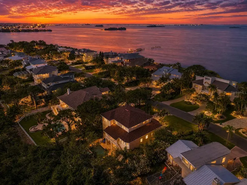 897 Point Seaside Dr, FL