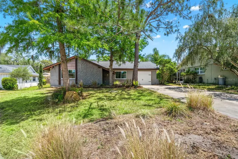 8804 Lincolnshire Dr, FL