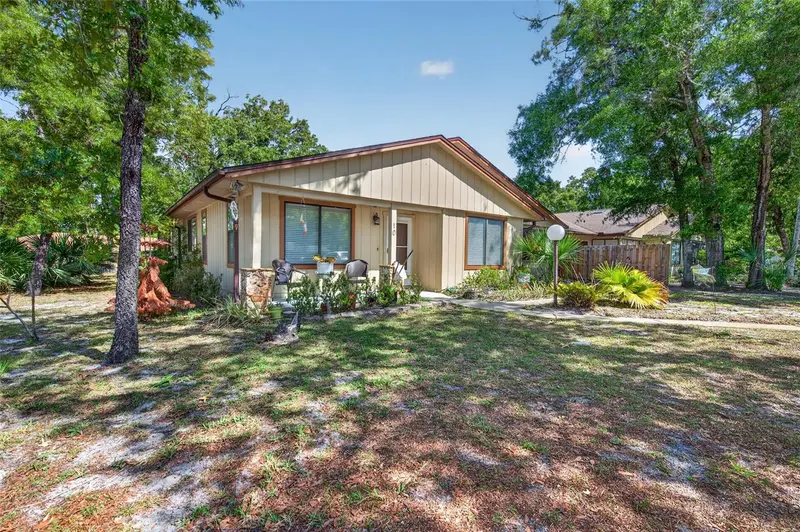 10 Lakepoint Cir, FL