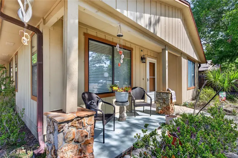 10 Lakepoint Cir, FL