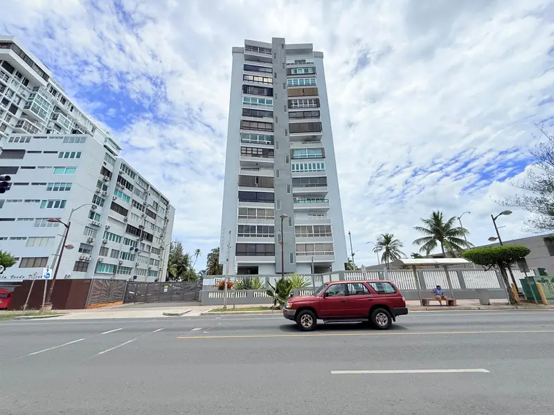 37 Isla Verde Ave. #203, PR