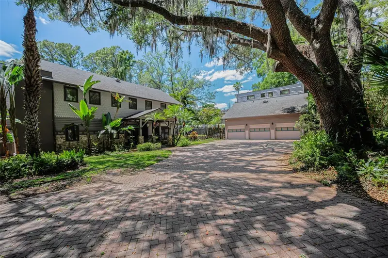 8602 Bonnie Cove Ln, FL