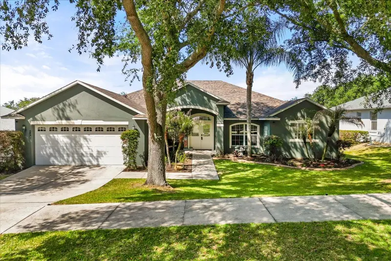 823 Princeton Dr, FL