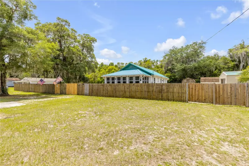240 Miller Rd, FL