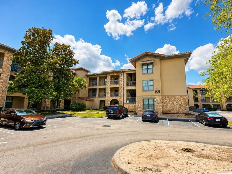 907 Charo Pkwy #915, FL