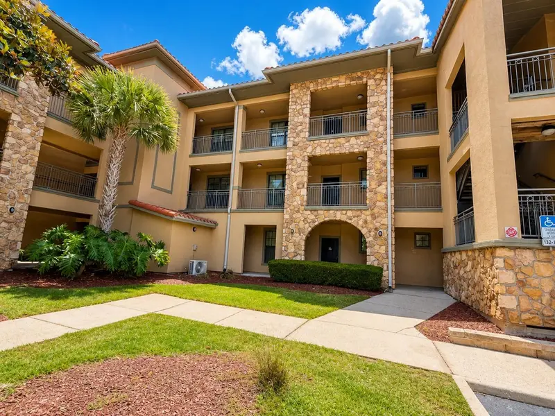 907 Charo Pkwy #915, FL