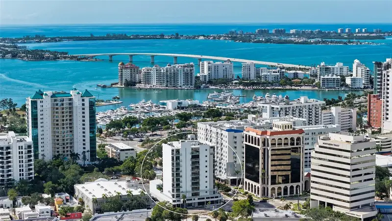 300 S Pineapple Ave #302, FL
