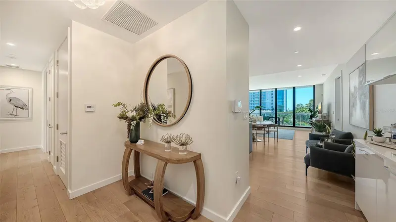 300 S Pineapple Ave #302, FL