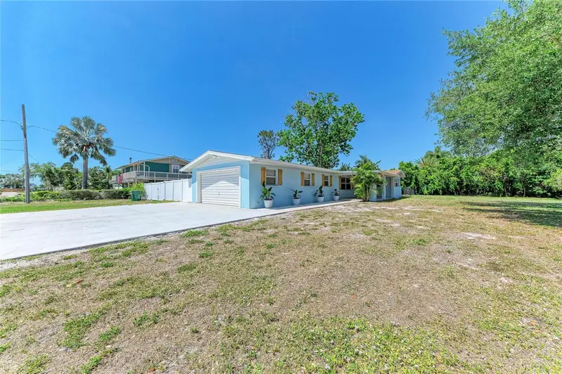 2401 10th St W, FL