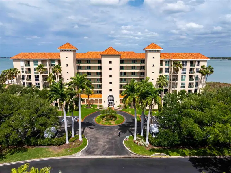 4737 Dolphin Cay Ln S #407, FL
