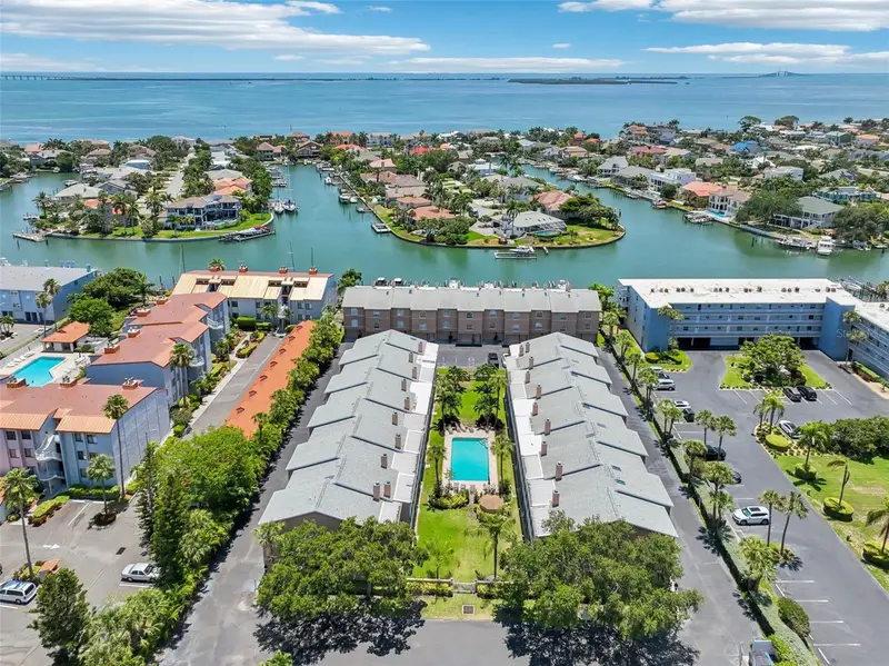 637 Pinellas Bayway #105, FL