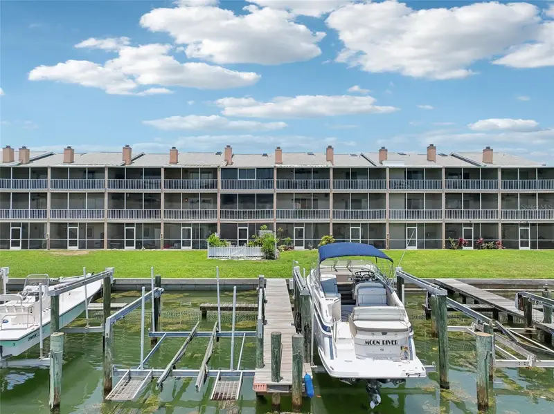 637 Pinellas Bayway #105, FL