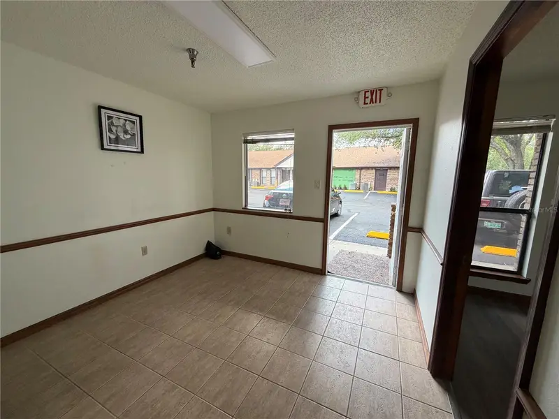 409 Montgomery Rd #105, FL