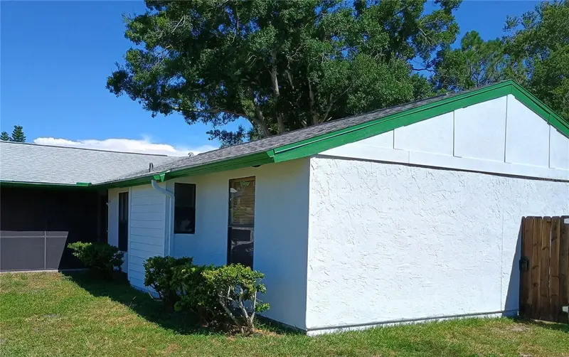 602 Bay Lake Trl, FL