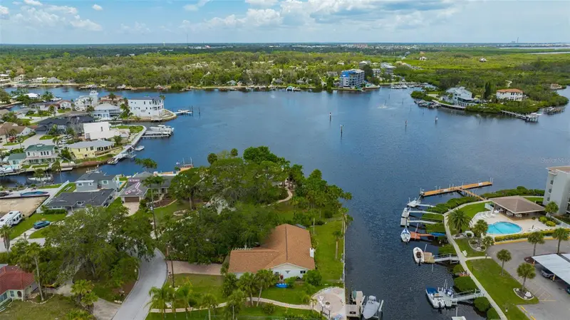 8143 Channel Dr, FL