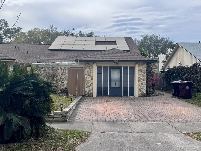 Lee Vista listing