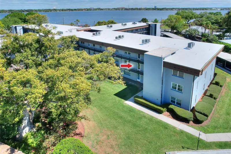 333 Lake Howard Dr Nw #203c, FL