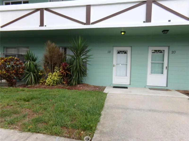 2042 Australia Way W #18, FL
