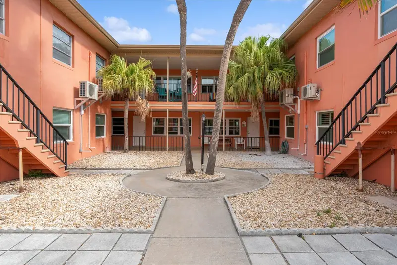 121 46th Ave #2g, FL