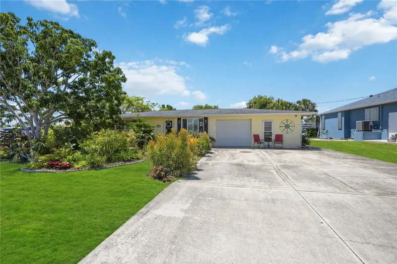 885 E 3rd St, FL