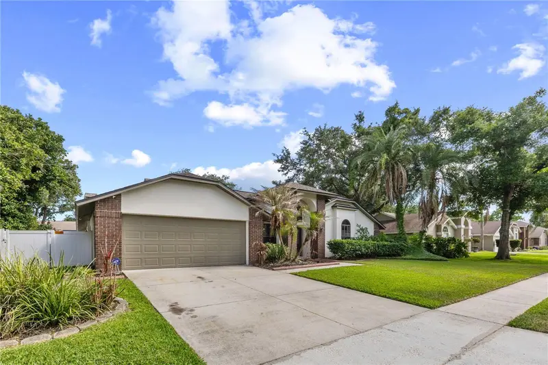 2315 Eagle Bluff Dr, FL