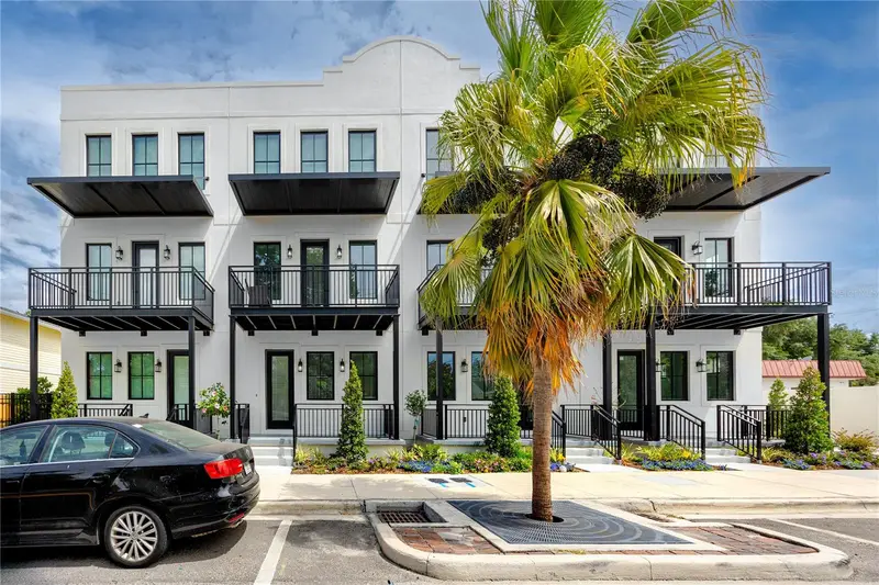 1308 E Columbus Dr #2, FL