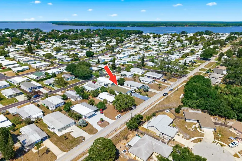 137 Lake Tarpon Dr #18, FL