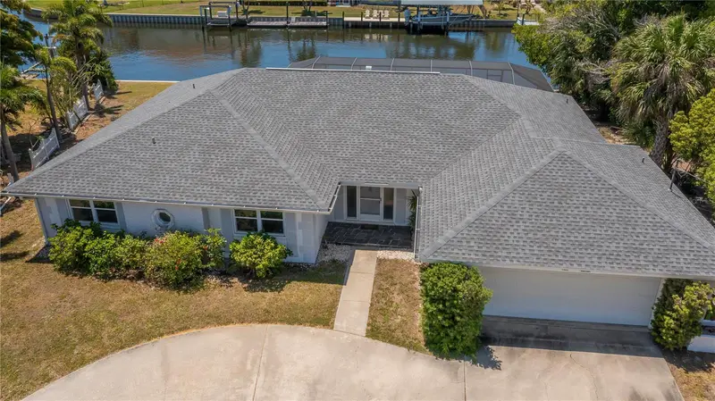 137 Sinclair St Se, FL
