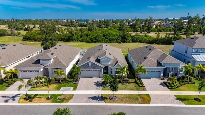 1019 Signet Dr, FL