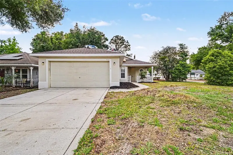 700 Kenmoore Ct, FL