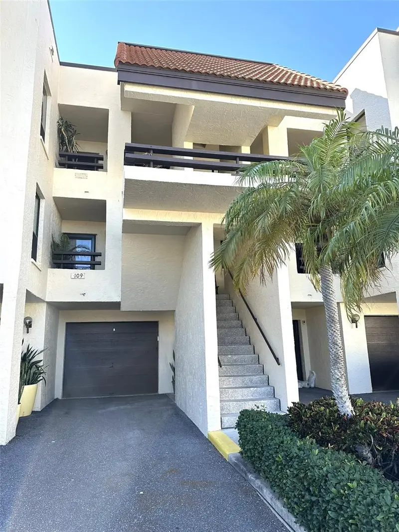 126 1st St E #209, FL