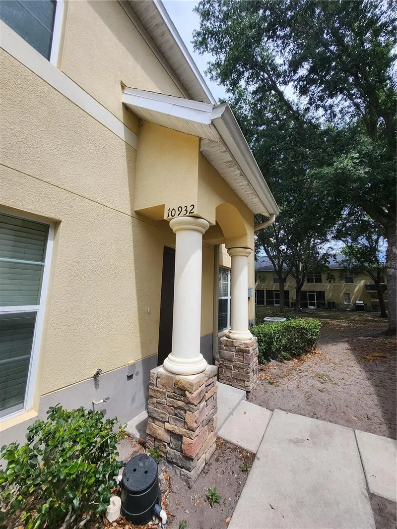 10932 Keys Gate Dr, FL